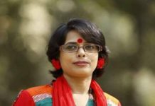 রূপালি আলোয় বদলে যাওয়া রাত