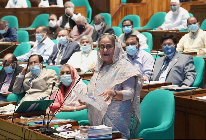সংসদে ভাষণ দিচ্ছেন প্রধানমন্ত্রী শেখ হাসিনা । ছবি: পিআিইডি