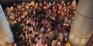 কোটা আন্দোলনে হতাহতদের স্মরণে জবির ছাত্রী হলে মোমবাতি প্রজ্বলন